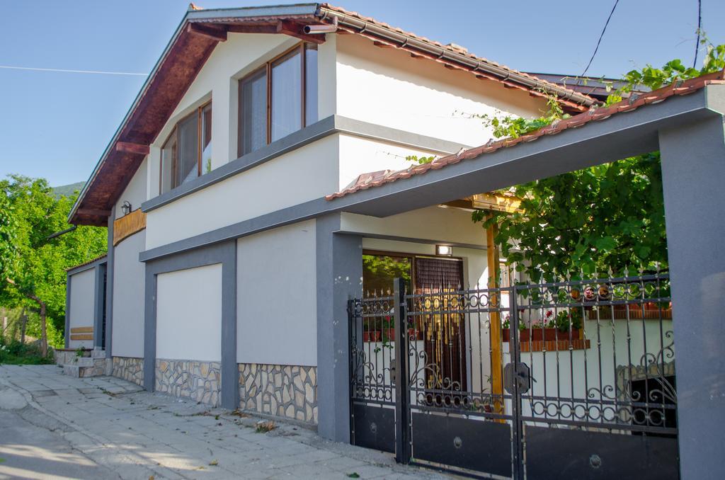 Guesthouse Juli Sapareva Banya Bagian luar foto